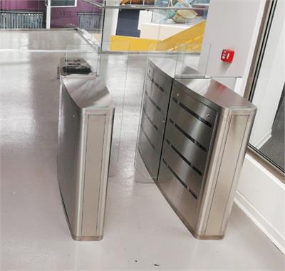 گیت کنترل تردد با بدنه تمام استیل